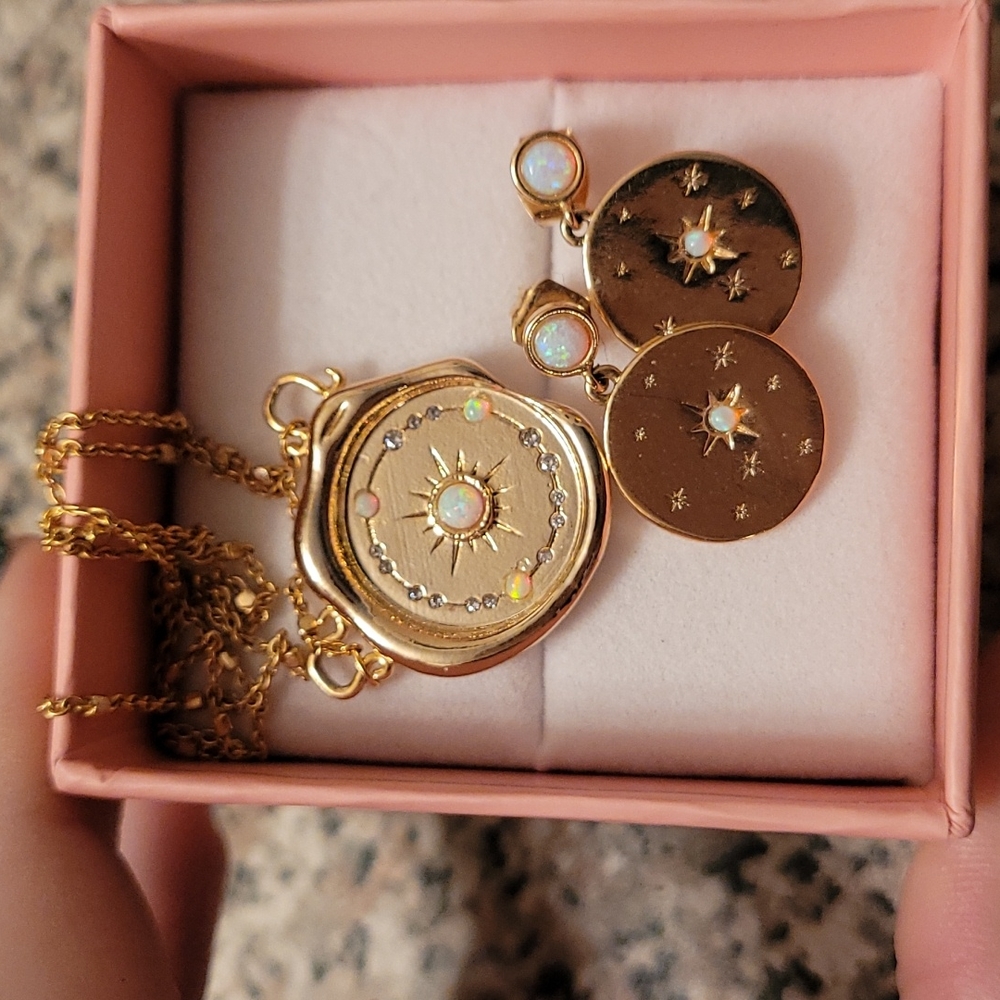 White opal gold medallion necklace & matching earrings